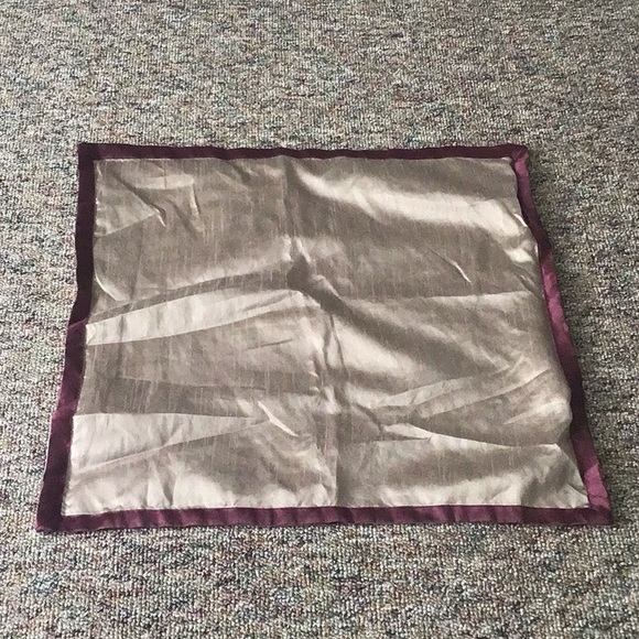 EUC Shantung poly xl pillow case - Picture 1 of 7